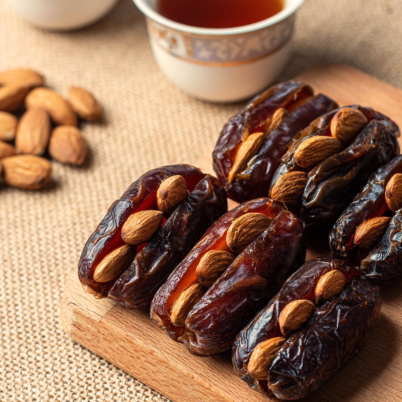 Premium Medjool Dates with Raw Almonds