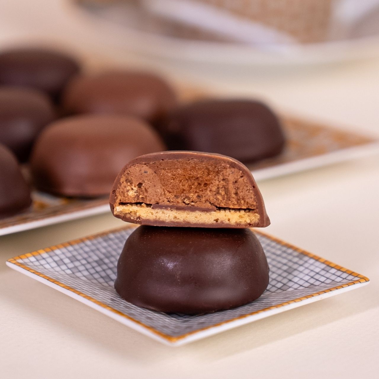 Milk & Dark Chocolate Gianduja Sablés Regular