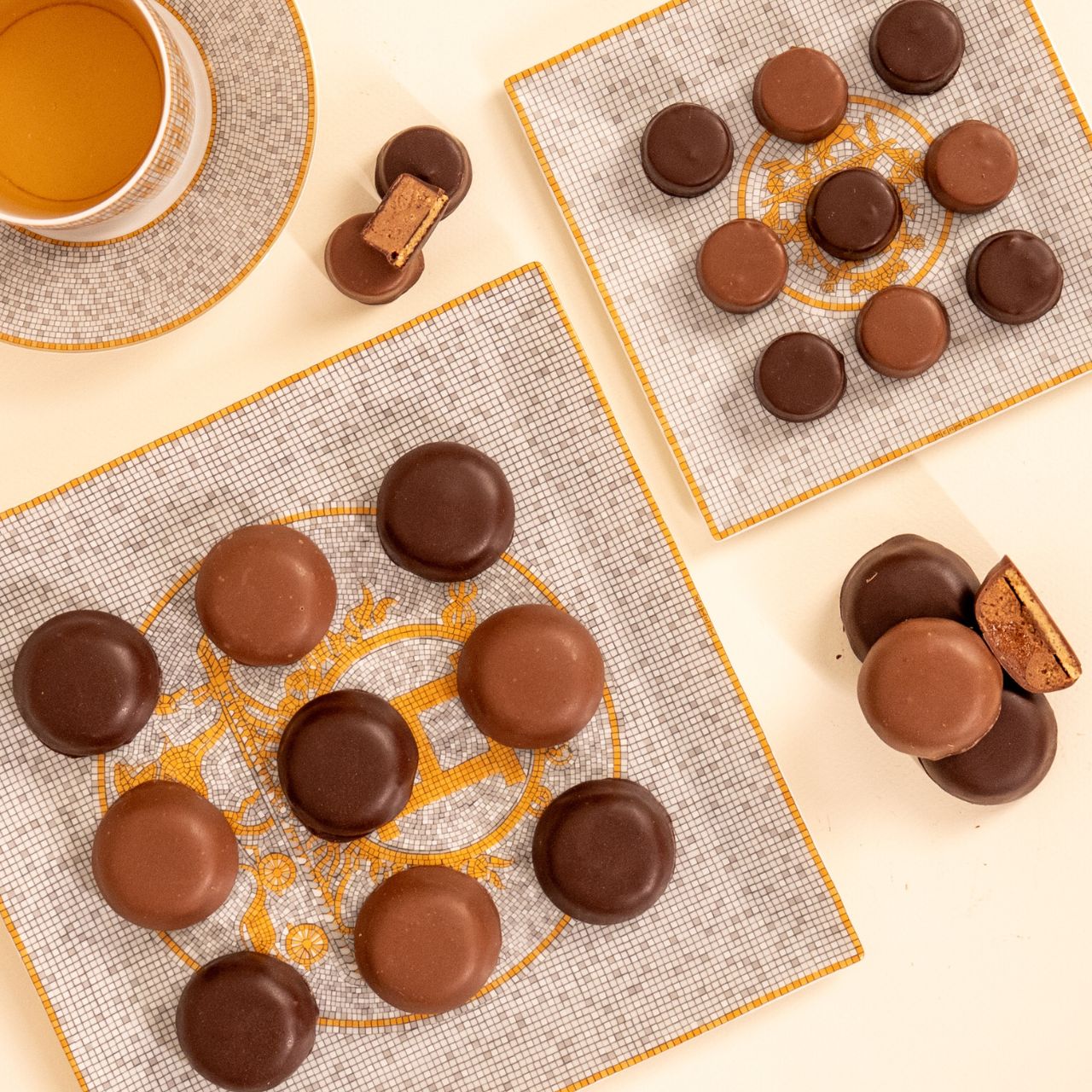 Milk & Dark Chocolate Gianduja Sablés Regular